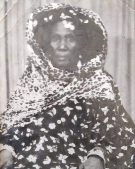 Mame Sokhna Astou Malick Sy , la sainte: un monument de l’islam.